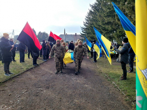 
Біля Тернополя попрощалися з полеглим на фронті 22-річним захисником (фото)