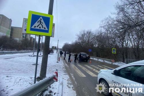 
На Бережанській у Тернополі водій автомобіля Lexus збив пішохода