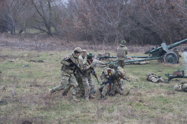 Як робот-пес і курсанти військового коледжу відтворили сучасний бій