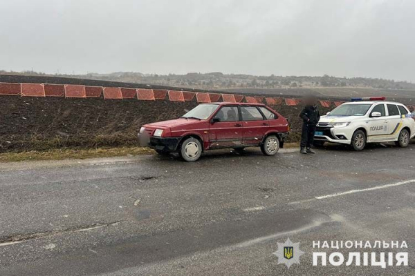 На Тернопільщині 61-річний чоловік пропонував поліцейським 15 000 гривень хабаря