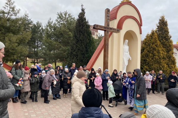 Як тернополяни освячували свічки на Стрітення у церкві святого Петра (РЕПОРТАЖ)