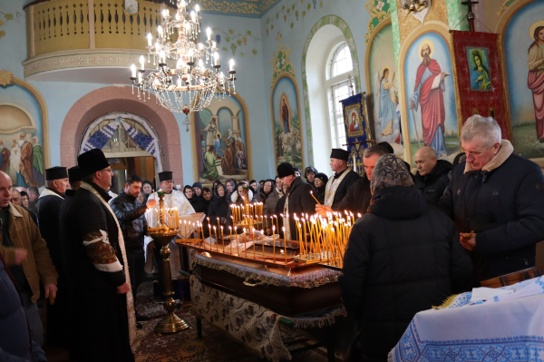 
У Вишнівецькій громаді навколішки попрощалися з полеглим воїном Миколою Обалем (ФОТО)