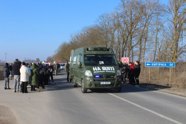 «Славуньку мій! Як я довго на тебе чекала!”: рідні схилились над домовиною Героя Ярослава Гульки (фоторепортаж)