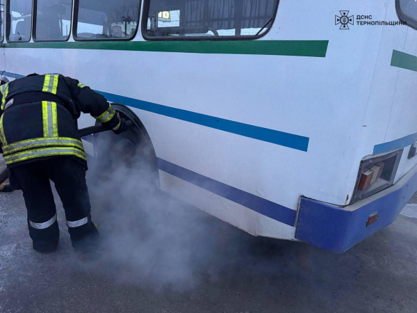 
Горіли маршрутка і котельня: пожежа на Кременеччині (ФОТО)