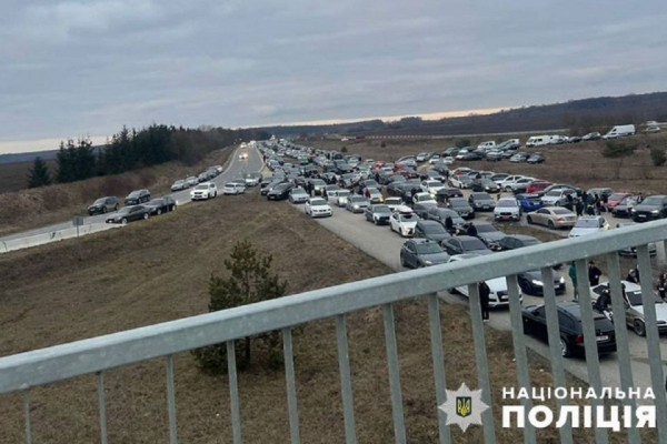 Поліцейські встановили організаторів нелегальних автоперегонів поблизу Тернополя