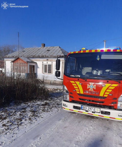 У Скалаті загорівся житловий будинок (фото)