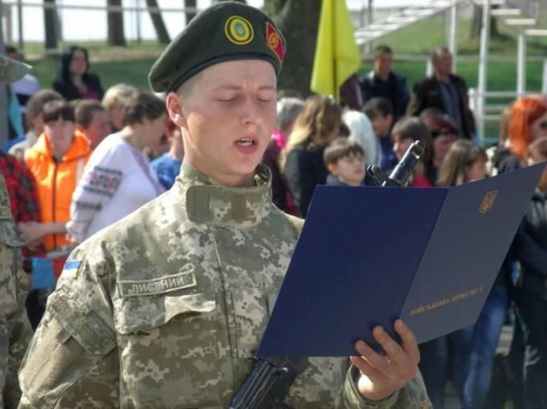 В Україні скасують строкову службу