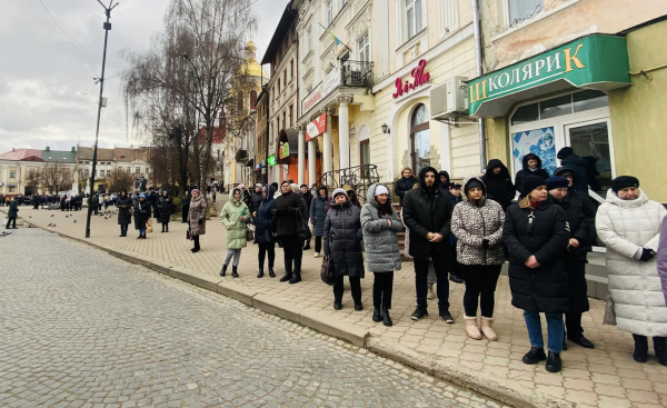 
Вважали безвісти зниклим: у Бережанській громаді похоронили 25-річного воїна Павла Євчина (ФОТО)