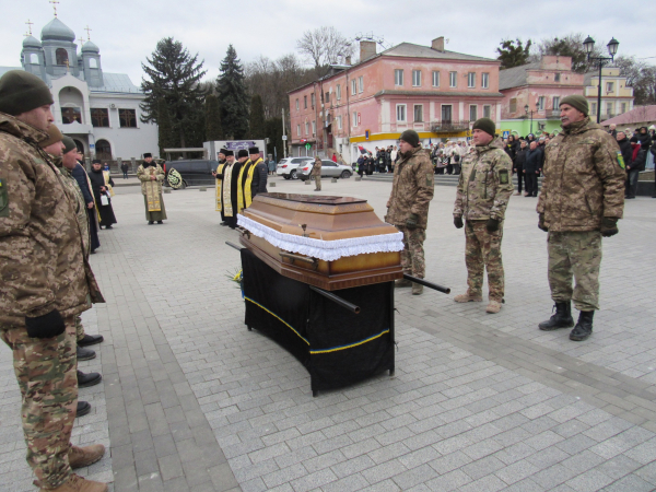 
"На щиті" повернувся додому загиблий захисник з Кременеччини Сергій Плетюк