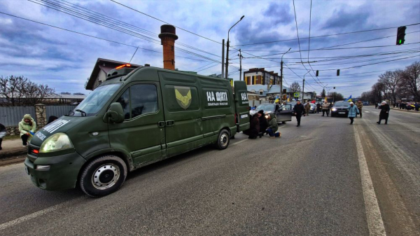 У Великоберезовицькій громаді на колінах зустріли загиблого воїна Олега Могилу (фото)