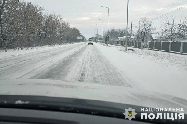 На Тернопільщині на трасі через погоду стався транспортний колапс (відео)