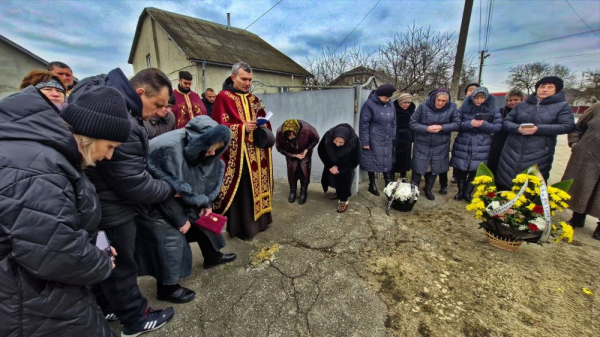 У Великоберезовицькій громаді на колінах зустріли загиблого воїна Олега Могилу (фото)