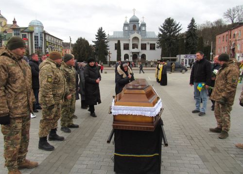 
"На щиті" повернувся додому загиблий захисник з Кременеччини Сергій Плетюк