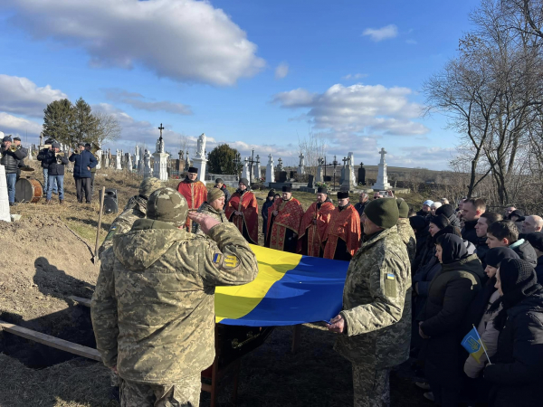 
В Озерянській громаді поховали захисника, який загинув у травні 2023 року (фото)