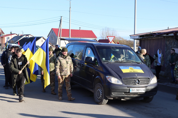 
У Вишнівецькій громаді навколішки попрощалися з полеглим воїном Миколою Обалем (ФОТО)