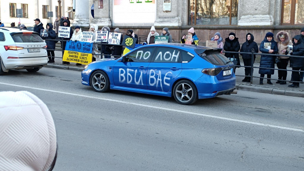 Місяці невідомості і болю: родини захисників нагадують про полонених та зниклих безвісти