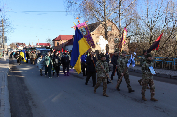 
У Вишнівецькій громаді навколішки попрощалися з полеглим воїном Миколою Обалем (ФОТО)