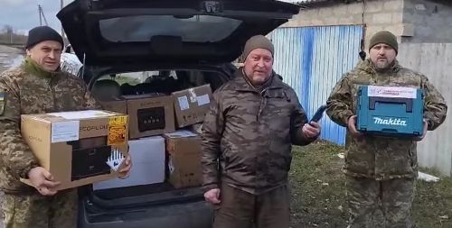 
«Українська команда» Тернопільщини відправила воїнам зарядні станції, генератор та павербанки