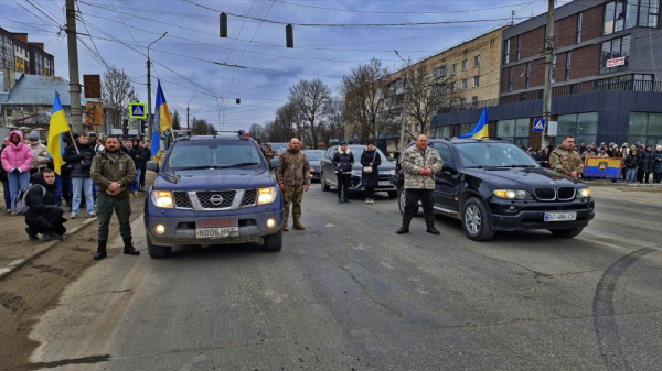 У Великоберезовицькій громаді на колінах зустріли загиблого воїна Олега Могилу (фото)