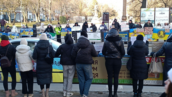 Місяці невідомості і болю: родини захисників нагадують про полонених та зниклих безвісти