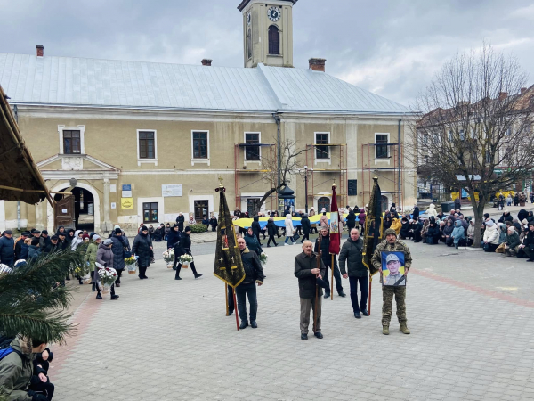 
Вважали безвісти зниклим: у Бережанській громаді похоронили 25-річного воїна Павла Євчина (ФОТО)