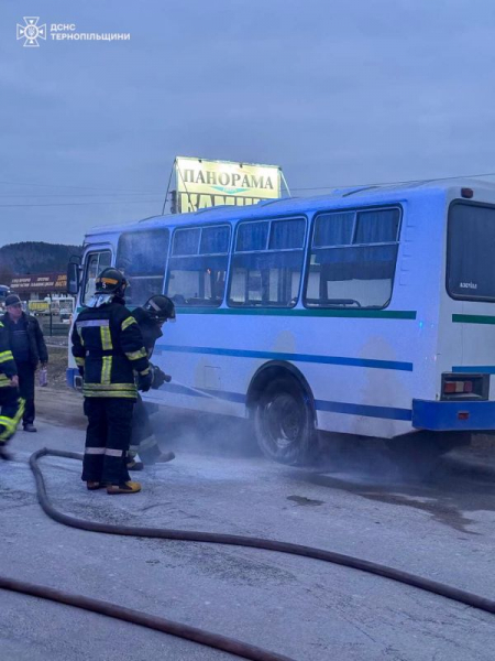 У Кременці загорілася маршрутка