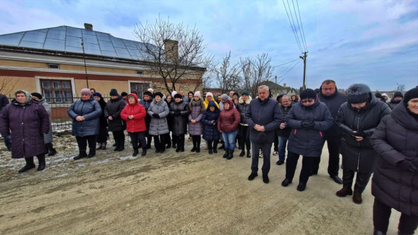 У Великоберезовицькій громаді на колінах зустріли загиблого воїна Олега Могилу (фото)