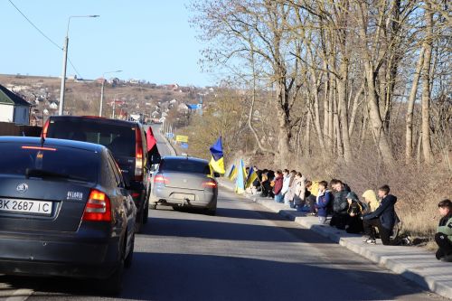 
У Вишнівецькій громаді навколішки попрощалися з полеглим воїном Миколою Обалем (ФОТО)