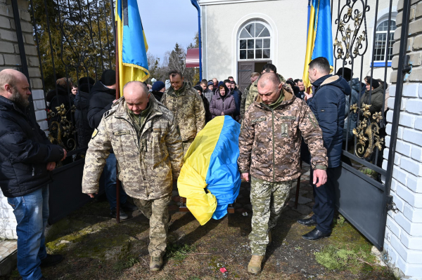 
У Лановецькій громаді похоронили 36-річного воїна Олександра Босака (ФОТО)