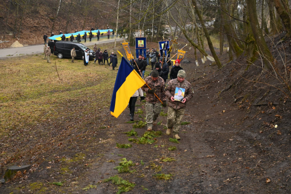 
У Лановецькій громаді похоронили 36-річного воїна Олександра Босака (ФОТО)