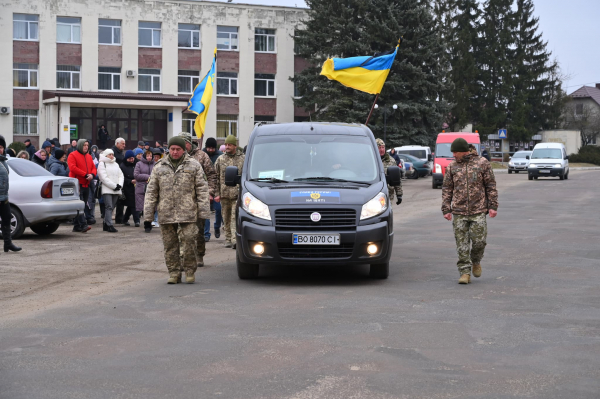 
У Лановецькій громаді похоронили 36-річного воїна Олександра Босака (ФОТО)