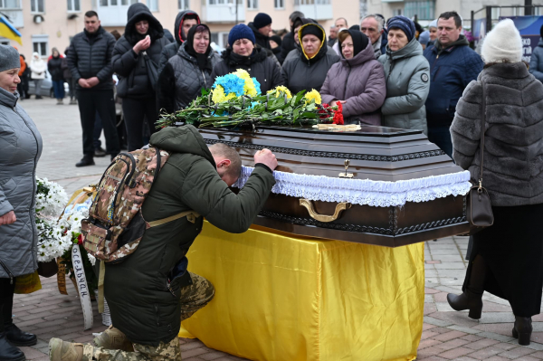 
У Лановецькій громаді похоронили 36-річного воїна Олександра Босака (ФОТО)