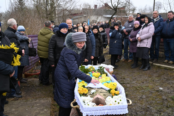 
У Лановецькій громаді похоронили 36-річного воїна Олександра Босака (ФОТО)