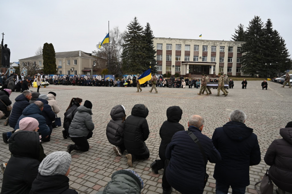 
У Лановецькій громаді похоронили 36-річного воїна Олександра Босака (ФОТО)