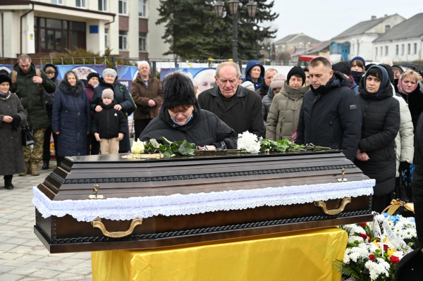 
У Лановецькій громаді похоронили 36-річного воїна Олександра Босака (ФОТО)