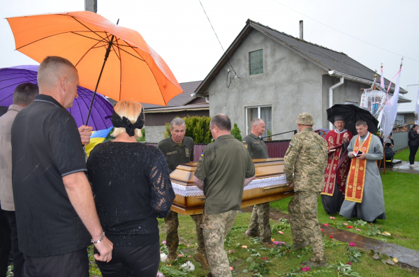 На щиті: Білобожницька громада зустріла захисника Мирослава Батицького (фото, відео)
