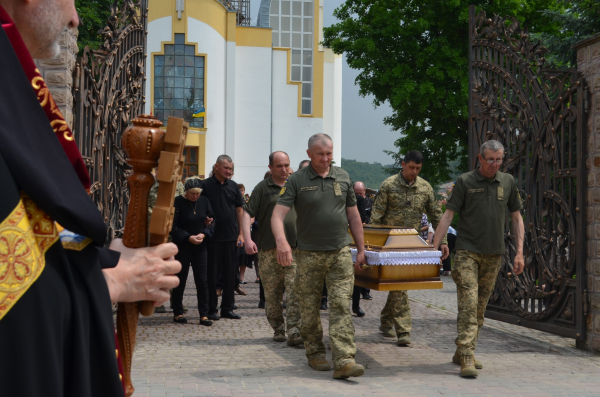 На щиті: Білобожницька громада зустріла захисника Мирослава Батицького (фото, відео)