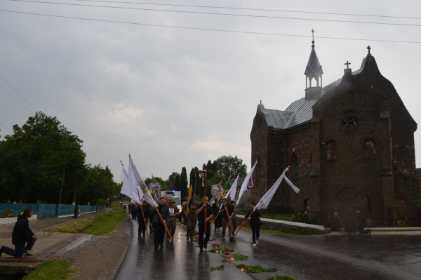 На щиті: Білобожницька громада зустріла захисника Мирослава Батицького (фото, відео)
