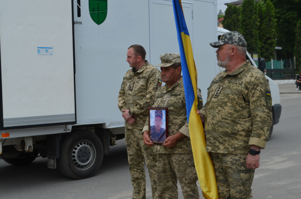 На щиті: Білобожницька громада зустріла захисника Мирослава Батицького (фото, відео)