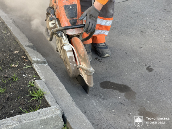 У Тернополі стартував ремонт пішохідної зони на вулиці Листопадовій (фото)