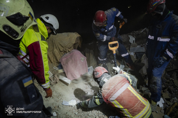 У Хмельницькому під завалами після вибуху знайшли тіла двох людей (фото, відео)