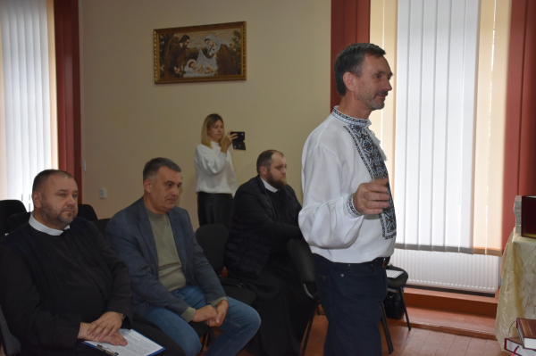 Перевидане Євангеліє XII-XIII століть презентували на Тернопільщині (фото)