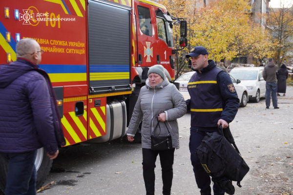 У Хмельницькому стався вибух у багатоповерхівці: постраждали п’ятеро людей, серед них дитина (фото)