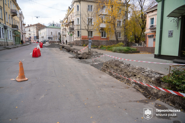 У центрі Тернополя продовжують облаштовувати безбар’єрний простір (фото)
