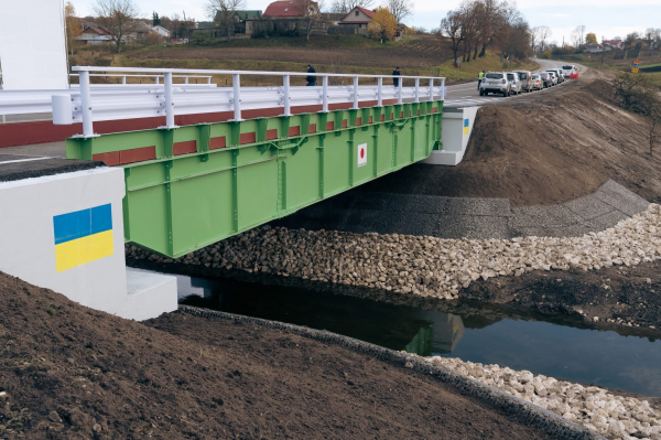 Японці подарували — приватники зробили — чиновники відкрили: Негода і скандальний Довгошия на піар-мості