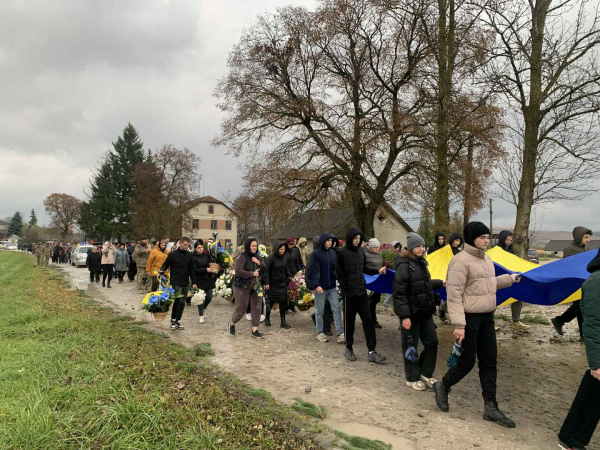 Саранчуківська громада попрощалась із загиблим Героєм Василем Гулою (фото)