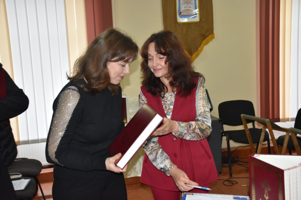 Перевидане Євангеліє XII-XIII століть презентували на Тернопільщині (фото)