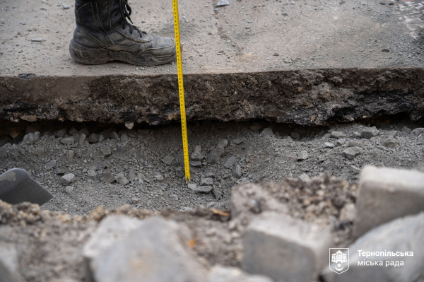 У центрі Тернополя продовжують облаштовувати безбар’єрний простір (фото)