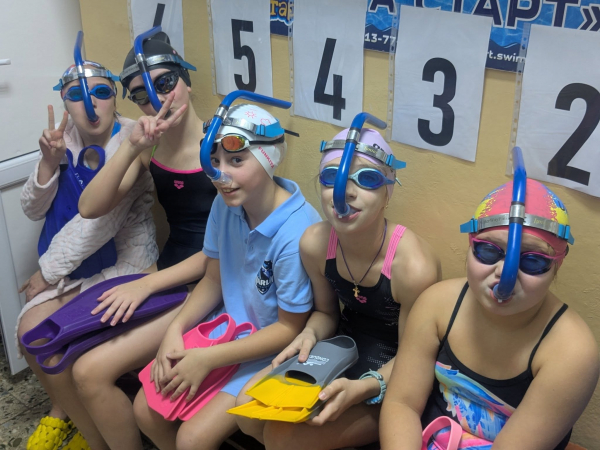 Спортивні досягнення та урок мужності: як тернопільські юні плавці взяли участь у Всеукраїнському турнірі в Ужгороді (фото)