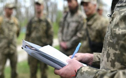 У Тернополі мобілізували вчителя попри чинну відстрочку: родина заявляє про порушення закону (відео)